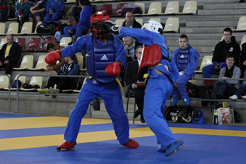 Catégorie Combat – Mehdi Boukhriss (plastron rouge) © Isabelle Fabrice